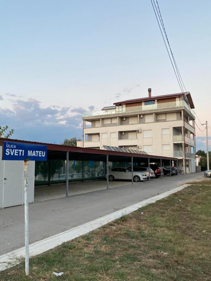 Villa Leona Palushaj Donji Stoj Extérieur photo